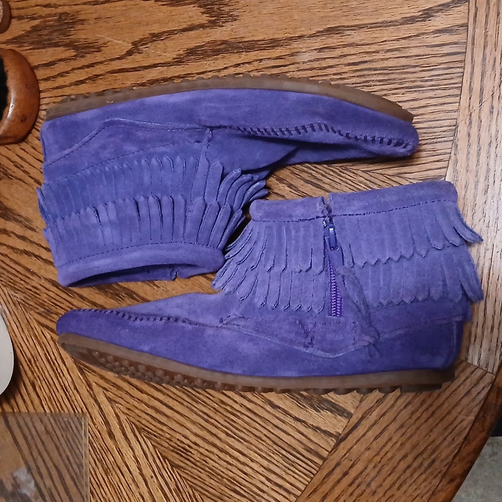Minnetonka Sz..4 Purple‎ Double Fringe Women's Shoes/boots. Like NEW
